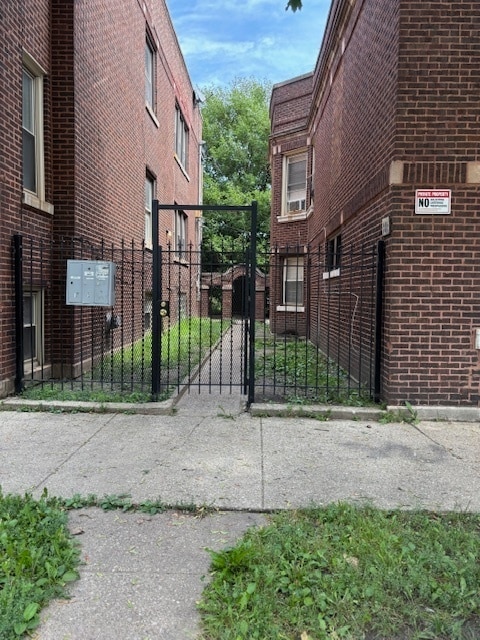 property at 1021 N Lamon Ave