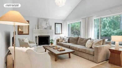 197 Treescape Dr in East Hampton, NY - Foto de edificio - Building Photo