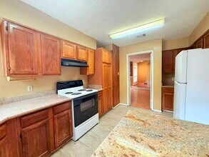 6418 Gladewell Dr in Houston, TX - Building Photo - Building Photo