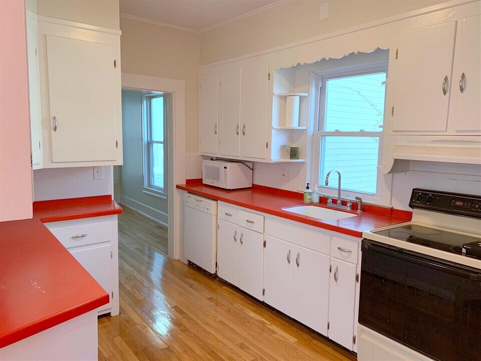 93 Cedar St, Unit 2 in Somerville, MA - Foto de edificio