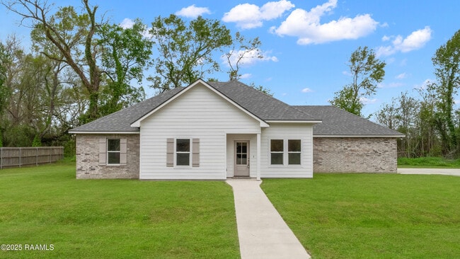 1025 Timber Trails Rd in Breaux Bridge, LA - Building Photo - Building Photo