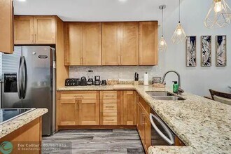 2411 SW 58th Manor in Fort Lauderdale, FL - Building Photo - Building Photo