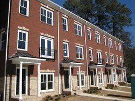 2436 Dresden Parc Cir in Atlanta, GA - Building Photo