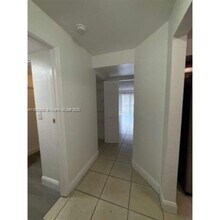 4235 N University Dr in Sunrise, FL - Building Photo - Building Photo