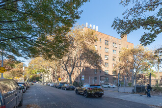 2750 Olinville Ave in Bronx, NY - Foto de edificio - Building Photo