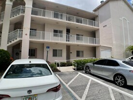 5016 Rose Hill Dr in Boynton Beach, FL - Building Photo
