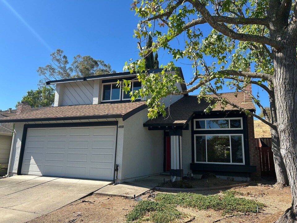 4888 Shadowfalls Dr in Martinez, CA - Building Photo