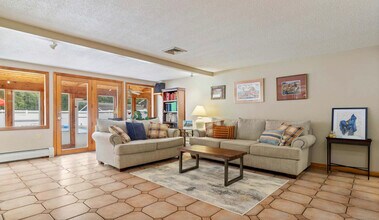 157 Pine Orchard Rd in Branford, CT - Building Photo - Building Photo