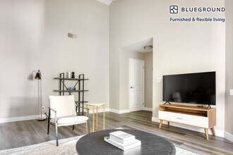 6333 Canoga Ave-Unit -FL2-ID696 in Los Angeles, CA - Building Photo - Building Photo