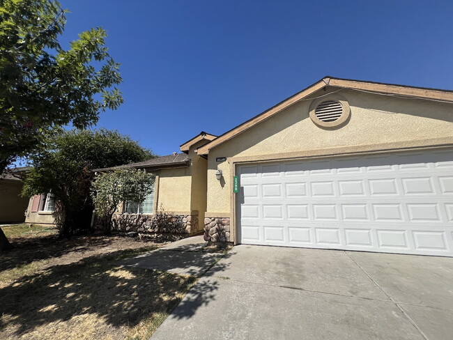 2399 Shoemaker Ave in Merced, CA - Building Photo - Building Photo