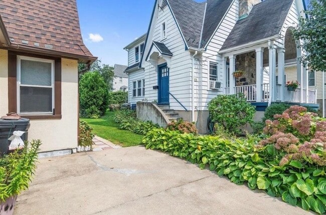 52 McKinley Ave in White Plains, NY - Building Photo - Building Photo