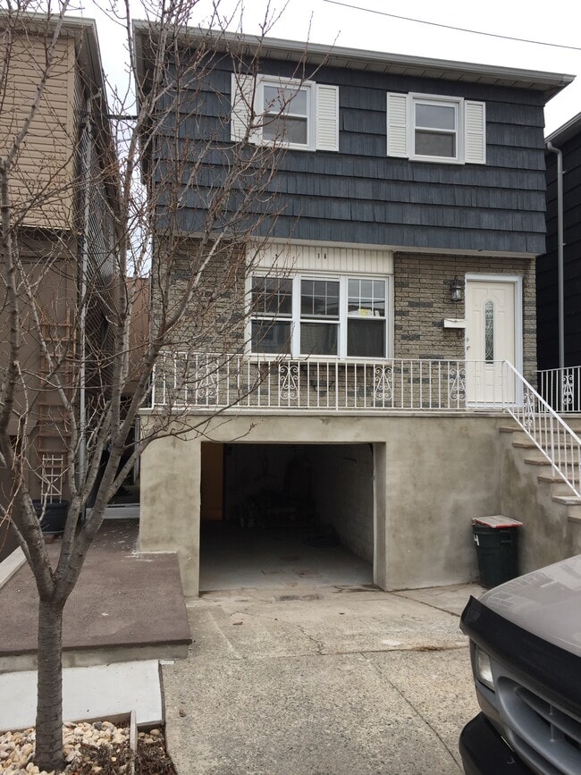 14 Ayres Ct in Bayonne, NJ - Building Photo - Building Photo
