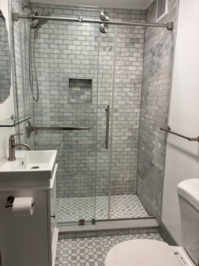 1132 Northampton St, Unit 1st Floor in Easton, PA - Foto de edificio - Building Photo