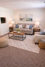 1945 Padgett Dr in Austell, GA - Building Photo - Building Photo