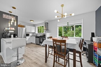 10305 Montrose Ave, Unit 202 in Bethesda, MD - Building Photo - Building Photo