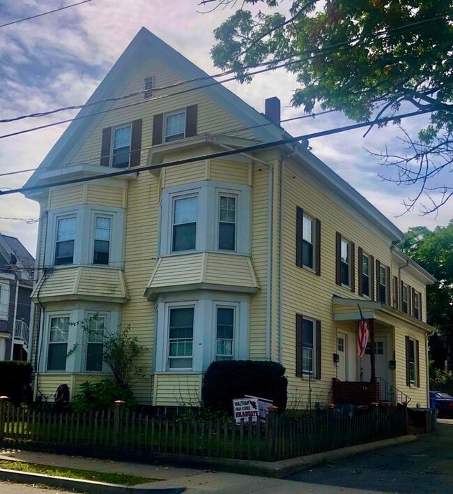 165 Chestnut St in Waltham, MA - Building Photo - Building Photo