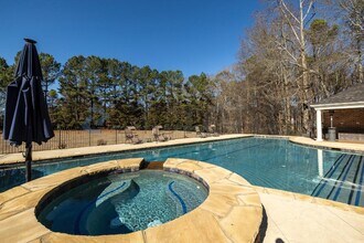 2801 Spreading Oaks Dr NW in Acworth, GA - Foto de edificio - Building Photo