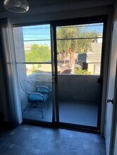 2341 Portland St, Unit 1 bd/1 bth in Los Angeles, CA - Foto de edificio - Building Photo