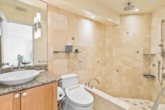 725 Kapiolani Blvd in Honolulu, HI - Building Photo - Building Photo