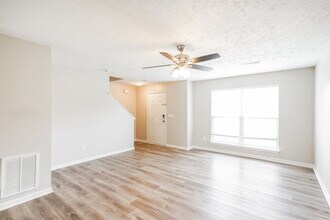 4006 Deer Run Trce in Spring Hill, TN - Building Photo - Building Photo