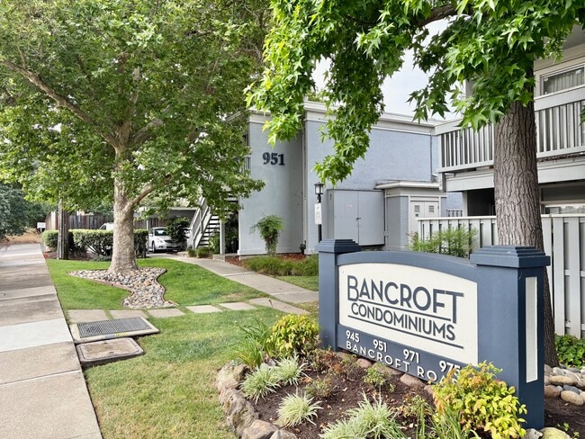 951 Bancroft Rd, Unit 209 in Concord, CA - Foto de edificio - Building Photo