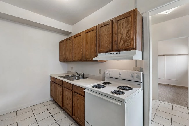 2311 W Wisconsin Ave, Unit 08 in Milwaukee, WI - Foto de edificio - Building Photo