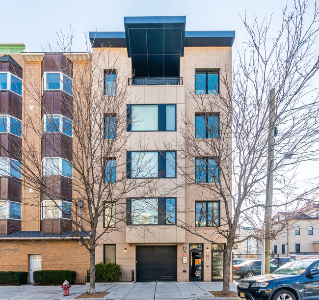 715 Madison St in Hoboken, NJ - Foto de edificio - Building Photo