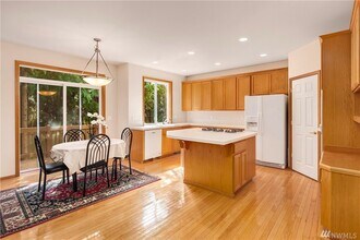 8019 NE 179th Pl in Kenmore, WA - Building Photo - Building Photo