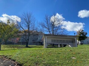 151 Shelter Rock Rd in Danbury, CT - Building Photo - Building Photo