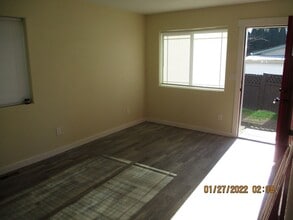 420 N 16th St in Elma, WA - Building Photo - Building Photo