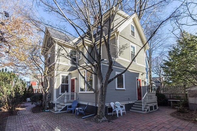 14 Linnaean St in Cambridge, MA - Building Photo - Building Photo