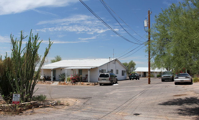 204 N Cactus Rd in Apache Junction, AZ - Foto de edificio - Building Photo