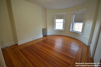 1595 Beacon St, Unit 10 in Brookline, MA - Building Photo - Building Photo