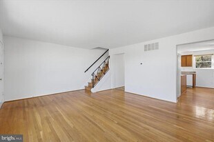 5039 8th Rd S in Arlington, VA - Building Photo