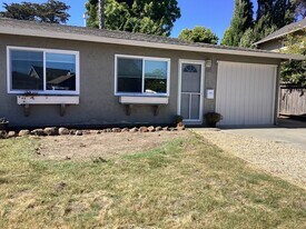 916 Delaware Ave in Santa Cruz, CA - Building Photo