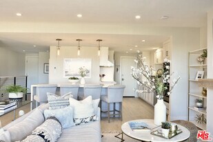 23908 De Ville Way in Malibu, CA - Building Photo