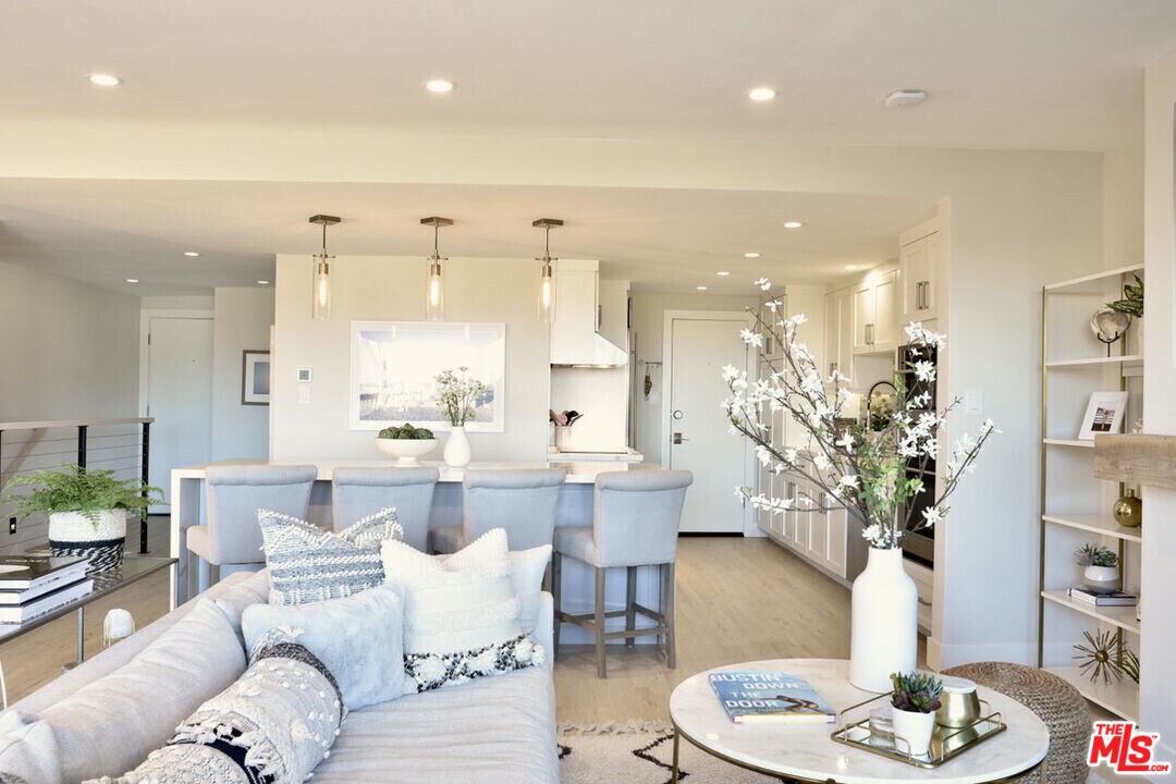 23908 De Ville Way in Malibu, CA - Building Photo