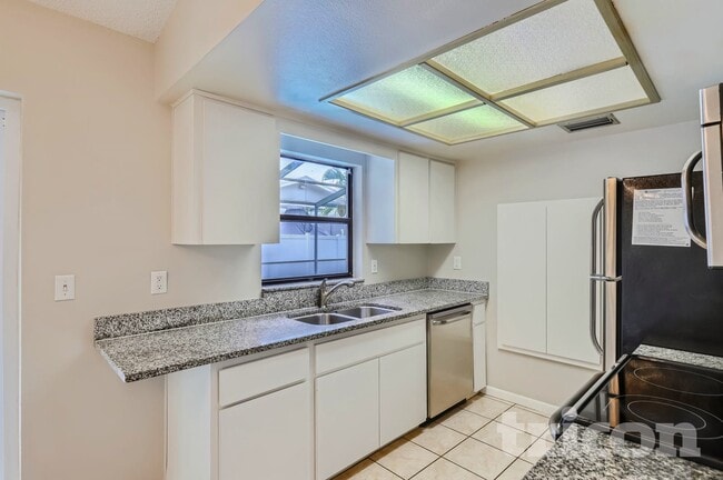 6804 120th Pl in Largo, FL - Building Photo - Building Photo