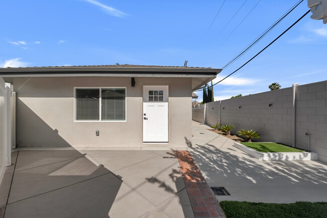 11228 Louise Ave in Granada Hills, CA - Building Photo - Building Photo