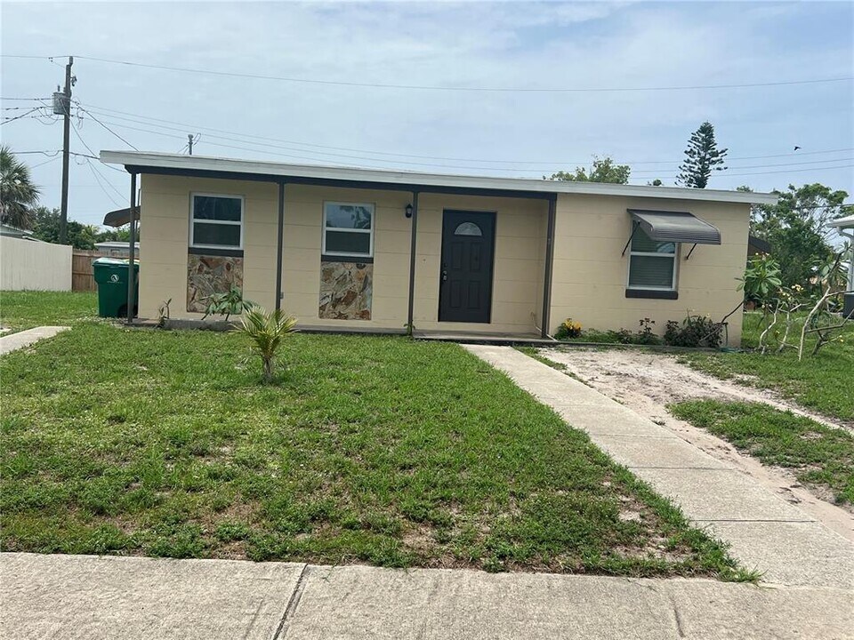 3445 Lucerne Terrace in Port Charlotte, FL - Building Photo