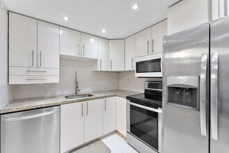 9370 SW 8th St, Unit 116 in Boca Raton, FL - Building Photo - Building Photo