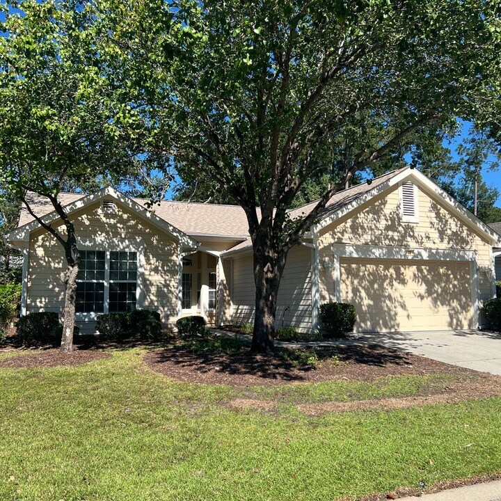 42 Coburn Dr E in Bluffton, SC - Building Photo