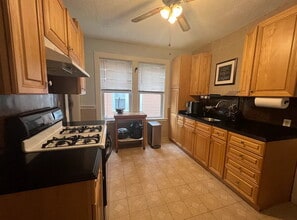 112 W Adams St, Unit 112 in Somerville, MA - Building Photo - Building Photo
