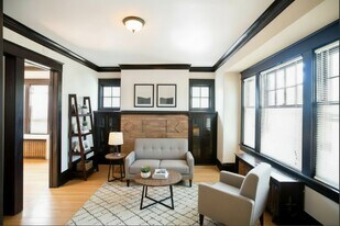 1802 E Linnwood Ave, Unit 3 in Milwaukee, WI - Building Photo