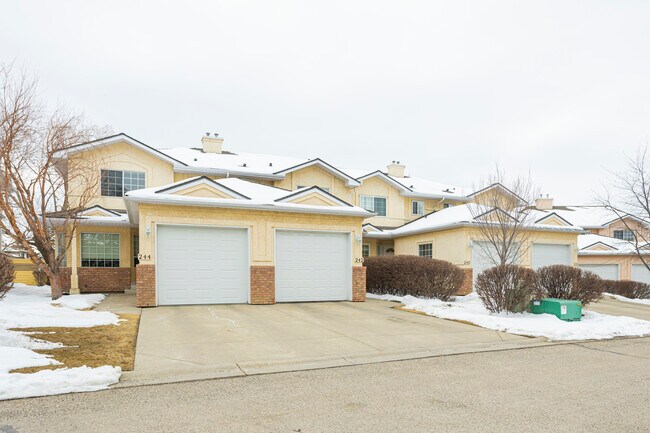 101 Scenic Acres Terr NW in Calgary, AB - Building Photo - Primary Photo