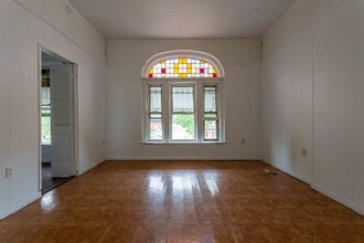 1660 Iowa St-Unit -1/2 in Dubuque, IA - Building Photo - Building Photo