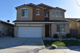 652 Marybelle Dr in Merced, CA - Building Photo