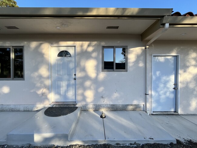 5209 Olive Dr, Unit 1 in Concord, CA - Building Photo - Building Photo