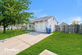 617 Woods Crossing Ln in Indianapolis, IN - Building Photo - Building Photo