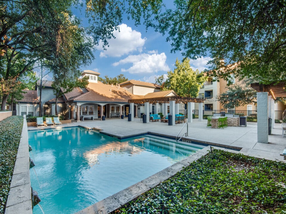Rancho Mirage in Irving, TX - Building Photo